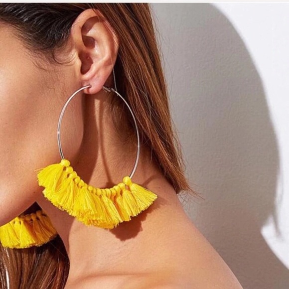 ✨ MAKE OFFER ✨ LARGE YELLOW TASSEL HOOP EARRINGS - Picture 1 of 3